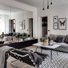 Spiegelwand van drie verzilverde spiegels