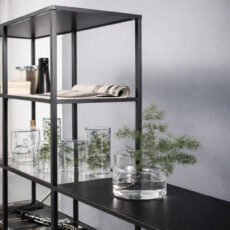 Vitrine mit Glasböden aus ESG-Glas