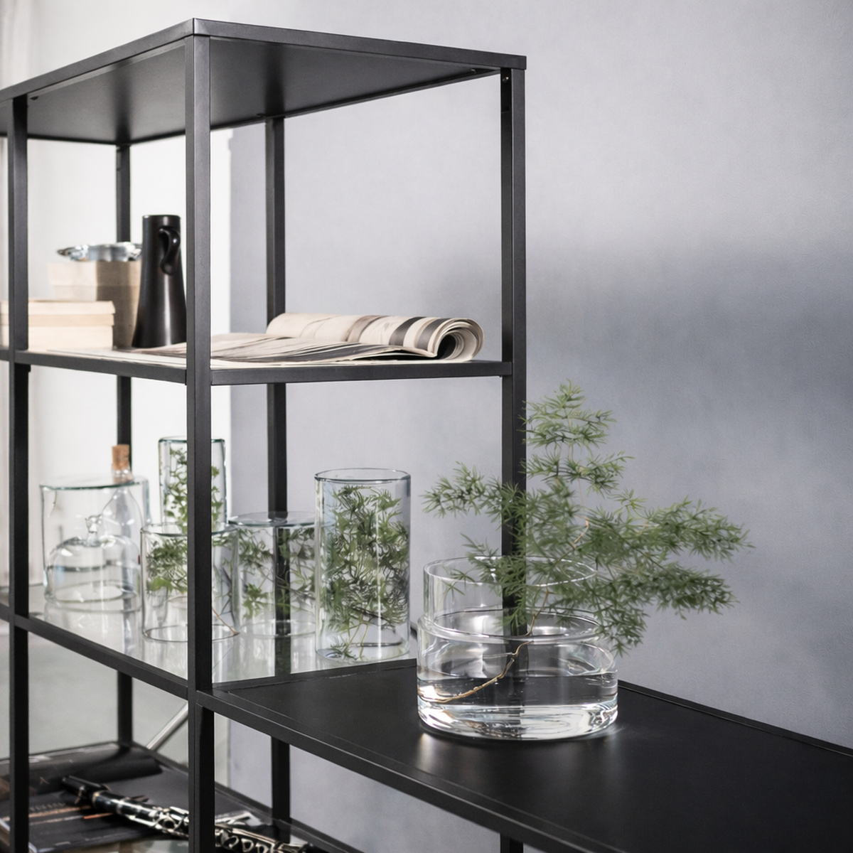 Vitrine mit Glasböden aus ESG-Glas