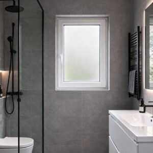 ESG Milchglas nach Maß in einem industriellen Badezimmer