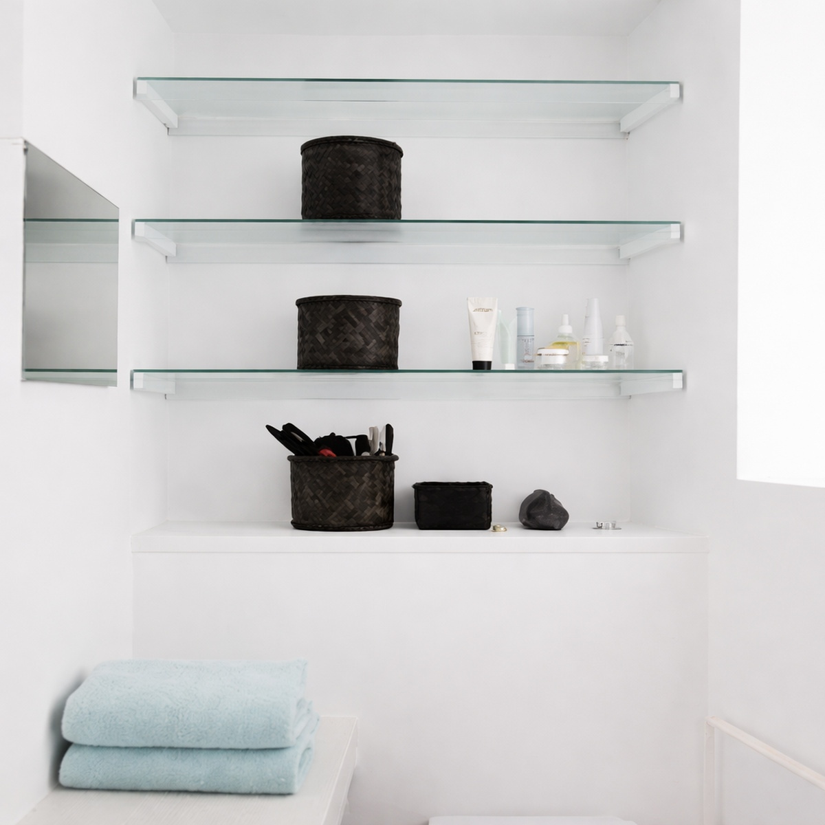 Maßgefertigte Glasböden für einen Schrank