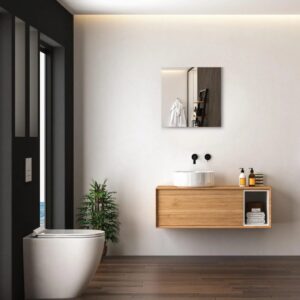 Industrieller versilberter Spiegel in einem Badezimmer