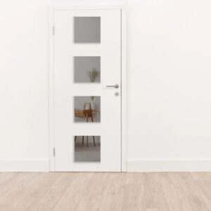 Kleine graue Spiegel, an der Tür montiert