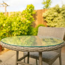 Runde Glasplatte für einen Außentisch