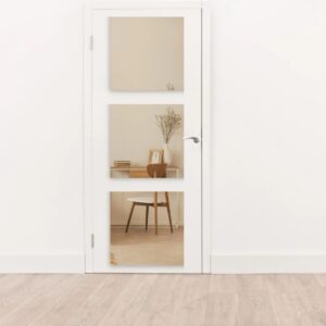 Türspiegel in Bronze, an einer Tür montiert, im Flur